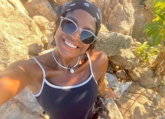 Brasileira que caiu em vulcão na Indonésia é encontrada morta