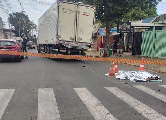 Tragédia em Cosmópolis: cadeirante atropelada por caminhão na faixa de pedestres